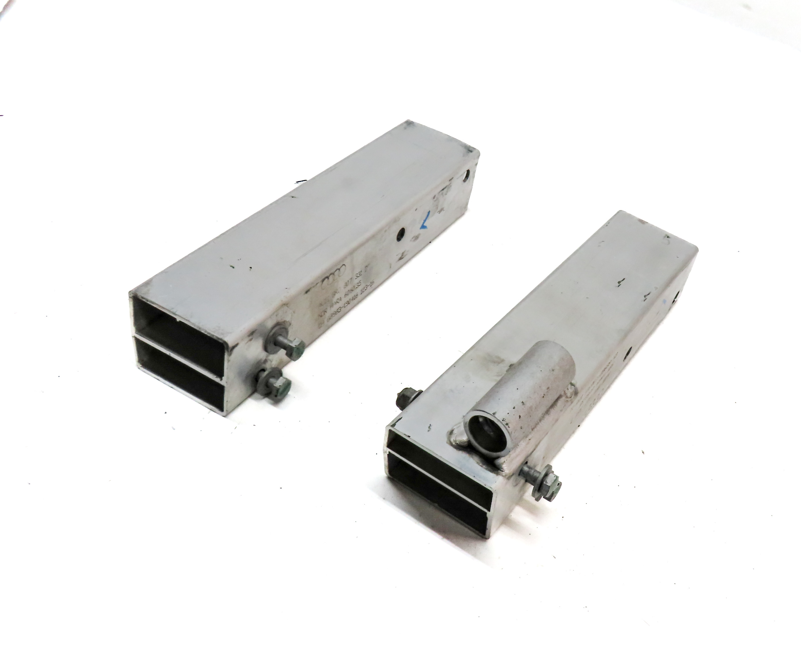 09-17 AUDI Q5 SQ5 (B8) REAR BUMPER CRASH IMPACT REINCFORCEMENT BAR BRACKET SET/2 — exact item pictured